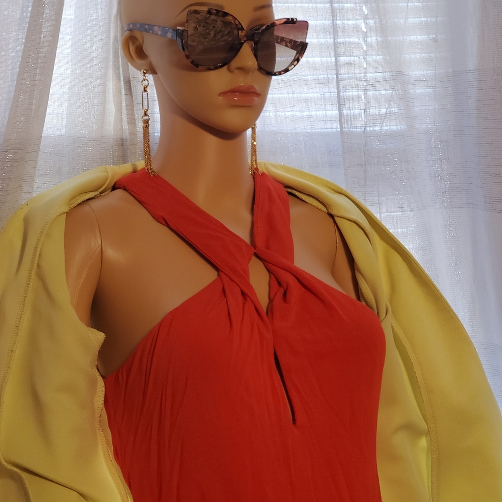 Red Dress - Picture 5 of 8